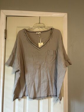 BOGO 1/2off🎒35%off3🛴 La Miel gray taupe oversized top raw edge NWT